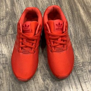 Adidas us 6 1/2 male or 8.5 female . Red color